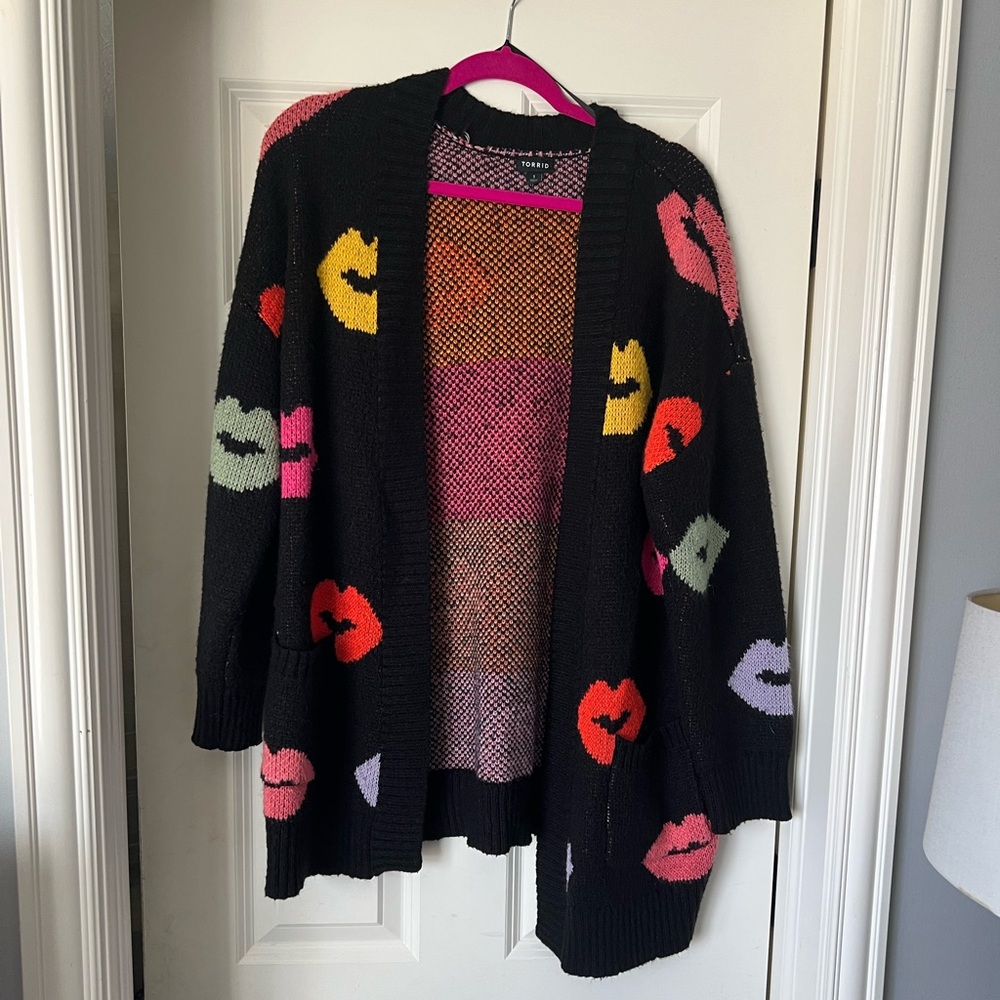 Torrid Black Open-Front Cardigan with Multicolor Lip Motif